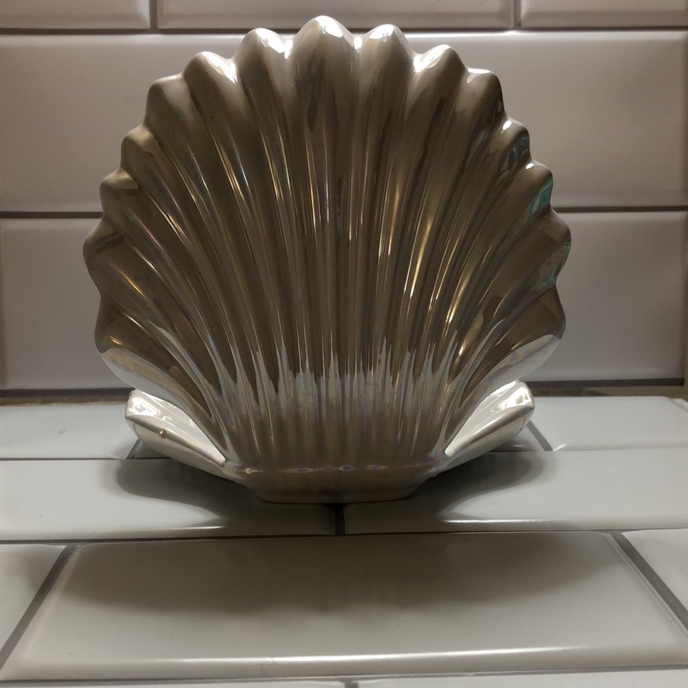 HOLIDAY SPECIAL- CLAM SHELL 3-Wick Candle Holder: Bath & Body Works - Picture 9 of 15
